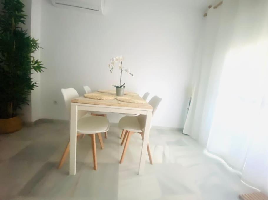 Apartamento De Dos Dormitorios En Almeria. Buitenkant foto